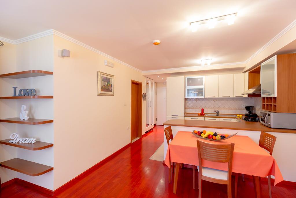 Leona & Borna'S Central Lapad Suites 杜布罗夫尼克 外观 照片
